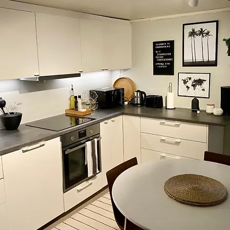 Apartment Two Bedroom Near The Centre.