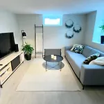 شقة Two Bedroom Near The Centre.